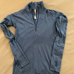 Lululemon Half-Zip pullover size 6
